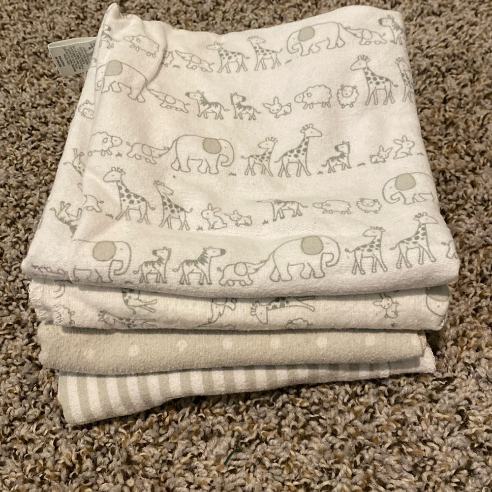 Cloud Island flannel blankets set